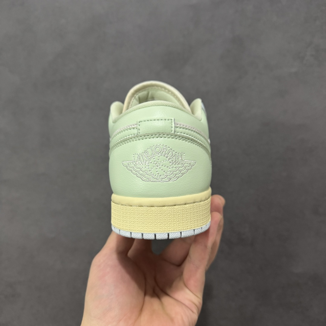 图片[4]-【K版纯原】Air Jordan AJ1 Low 低帮 DC0774-108 全新流水线出品 市场第二梯队最强版 全部原鞋开发 原楦原纸板开发 全鞋电脑针车 原厂内置全掌气垫 原盒内在原标 唯一Zp原版鞋带绑法 免检产品 全新2022版型 全头层皮料 完美零毛边处理 原厂配置全掌气垫 价格定位良心 新配色陆续出货 尺码： 36-46带半码-选品中心