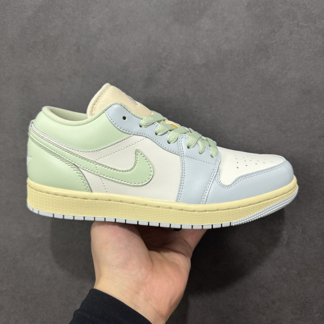 【K版纯原】Air Jordan AJ1 Low 低帮 DC0774-108 全新流水线出品 市场第二梯队最强版 全部原鞋开发 原楦原纸板开发 全鞋电脑针车 原厂内置全掌气垫 原盒内在原标 唯一Zp原版鞋带绑法 免检产品 全新2022版型 全头层皮料 完美零毛边处理 原厂配置全掌气垫 价格定位良心 新配色陆续出货 尺码: 36-46带半码-选品中心