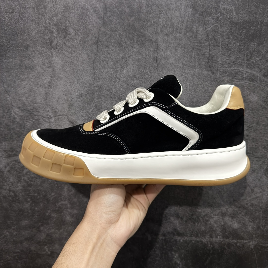 图片[2]-【莞顶礼盒版】LV 路易威登LOUIS VUITTON Tilted Low Sneakers 倾斜系列低帮复古休闲运动文化百搭板鞋 2026早春款板鞋 LV爆款饼干鞋 此版本目前隔日到货（当天报第二天） 市场第一梯队品质 细节正确版 广东原产 升级原楦型开发纸版 厚实抽屉礼品鞋盒及包装说明书防尘布袋物件(附送官方快递加固牛皮纸外盒!!)#采用Monogram 丹宁布鞋面材质#鞋垫嵌入软脚感EVA物料#后跟耐弯折滴塑支撑片#全新开发TPR光泽组合隔色鞋底❗ 尺码：35 36 37 38 39 40 41 42 43 44 45-选品中心