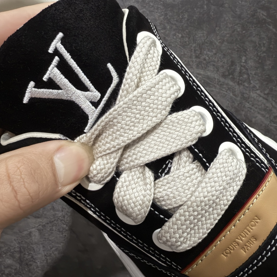 图片[6]-【莞顶礼盒版】LV 路易威登LOUIS VUITTON Tilted Low Sneakers 倾斜系列低帮复古休闲运动文化百搭板鞋 2026早春款板鞋 LV爆款饼干鞋 此版本目前隔日到货（当天报第二天） 市场第一梯队品质 细节正确版 广东原产 升级原楦型开发纸版 厚实抽屉礼品鞋盒及包装说明书防尘布袋物件(附送官方快递加固牛皮纸外盒!!)#采用Monogram 丹宁布鞋面材质#鞋垫嵌入软脚感EVA物料#后跟耐弯折滴塑支撑片#全新开发TPR光泽组合隔色鞋底❗ 尺码：35 36 37 38 39 40 41 42 43 44 45-选品中心