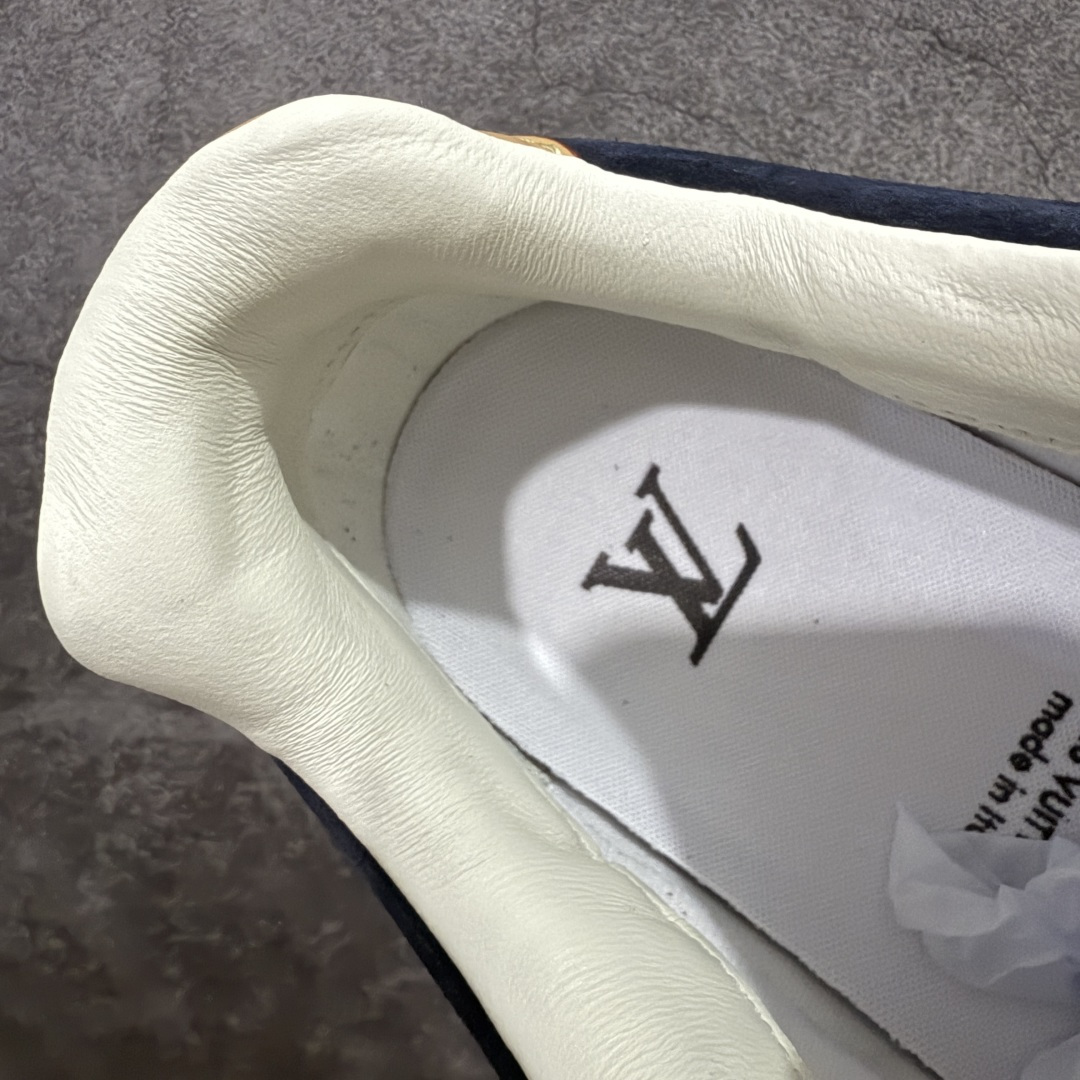 图片[9]-【莞顶礼盒版】LV 路易威登LOUIS VUITTON Tilted Low Sneakers 倾斜系列低帮复古休闲运动文化百搭板鞋 2026早春款板鞋 LV爆款饼干鞋 此版本目前隔日到货（当天报第二天） 市场第一梯队品质 细节正确版 广东原产 升级原楦型开发纸版 厚实抽屉礼品鞋盒及包装说明书防尘布袋物件(附送官方快递加固牛皮纸外盒!!)#采用Monogram 丹宁布鞋面材质#鞋垫嵌入软脚感EVA物料#后跟耐弯折滴塑支撑片#全新开发TPR光泽组合隔色鞋底❗ 尺码：35 36 37 38 39 40 41 42 43 44 45-选品中心