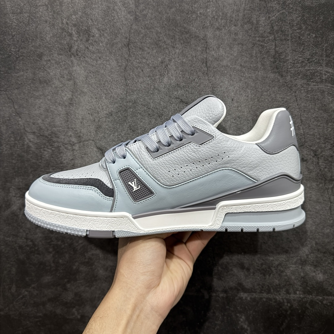 图片[2]-【天花板/Goat版】 市场最强版 没有之一的存在💪🏻 Louis Vuitton LV Trainer 系列全新版上架 手里有正品的可以对比下🆚懂货的看细节‼️ 此版品质是市场从未达到的新高度！ 整体版型 皮料 牛仔布的色差 压花纹路清晰度 后跟版型等等 都可以自行对比[机智]吊打市场所有货，怒甩十条街的那种，直接来正品对比图🆚，欢迎拿市场各大工厂的货来对比！ 尺码：35-45码-选品中心