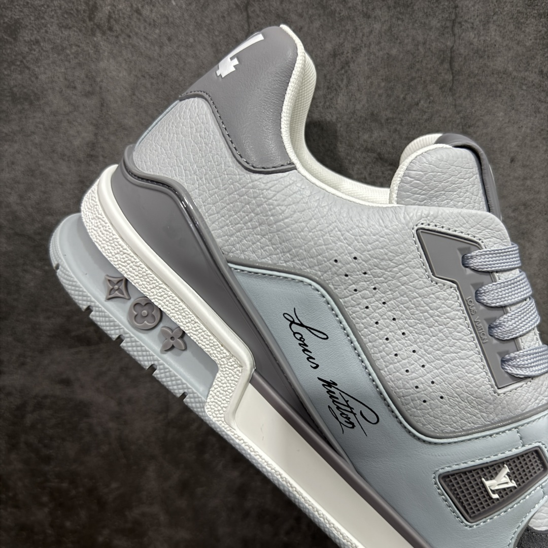 图片[7]-【天花板/Goat版】 市场最强版 没有之一的存在💪🏻 Louis Vuitton LV Trainer 系列全新版上架 手里有正品的可以对比下🆚懂货的看细节‼️ 此版品质是市场从未达到的新高度！ 整体版型 皮料 牛仔布的色差 压花纹路清晰度 后跟版型等等 都可以自行对比[机智]吊打市场所有货，怒甩十条街的那种，直接来正品对比图🆚，欢迎拿市场各大工厂的货来对比！ 尺码：35-45码-选品中心