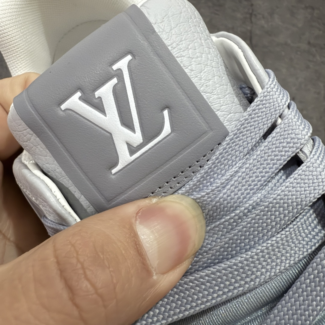 图片[6]-【天花板/Goat版】 市场最强版 没有之一的存在💪🏻 Louis Vuitton LV Trainer 系列全新版上架 手里有正品的可以对比下🆚懂货的看细节‼️ 此版品质是市场从未达到的新高度！ 整体版型 皮料 牛仔布的色差 压花纹路清晰度 后跟版型等等 都可以自行对比[机智]吊打市场所有货，怒甩十条街的那种，直接来正品对比图🆚，欢迎拿市场各大工厂的货来对比！ 尺码：35-45码-选品中心