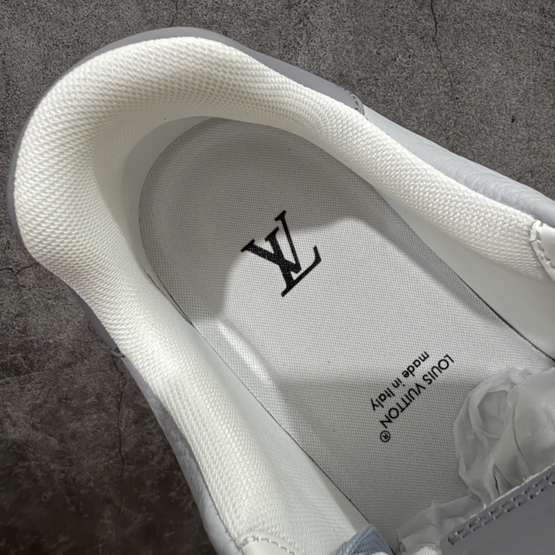 图片[8]-【天花板/Goat版】 市场最强版 没有之一的存在💪🏻 Louis Vuitton LV Trainer 系列全新版上架 手里有正品的可以对比下🆚懂货的看细节‼️ 此版品质是市场从未达到的新高度！ 整体版型 皮料 牛仔布的色差 压花纹路清晰度 后跟版型等等 都可以自行对比[机智]吊打市场所有货，怒甩十条街的那种，直接来正品对比图🆚，欢迎拿市场各大工厂的货来对比！ 尺码：35-45码-选品中心