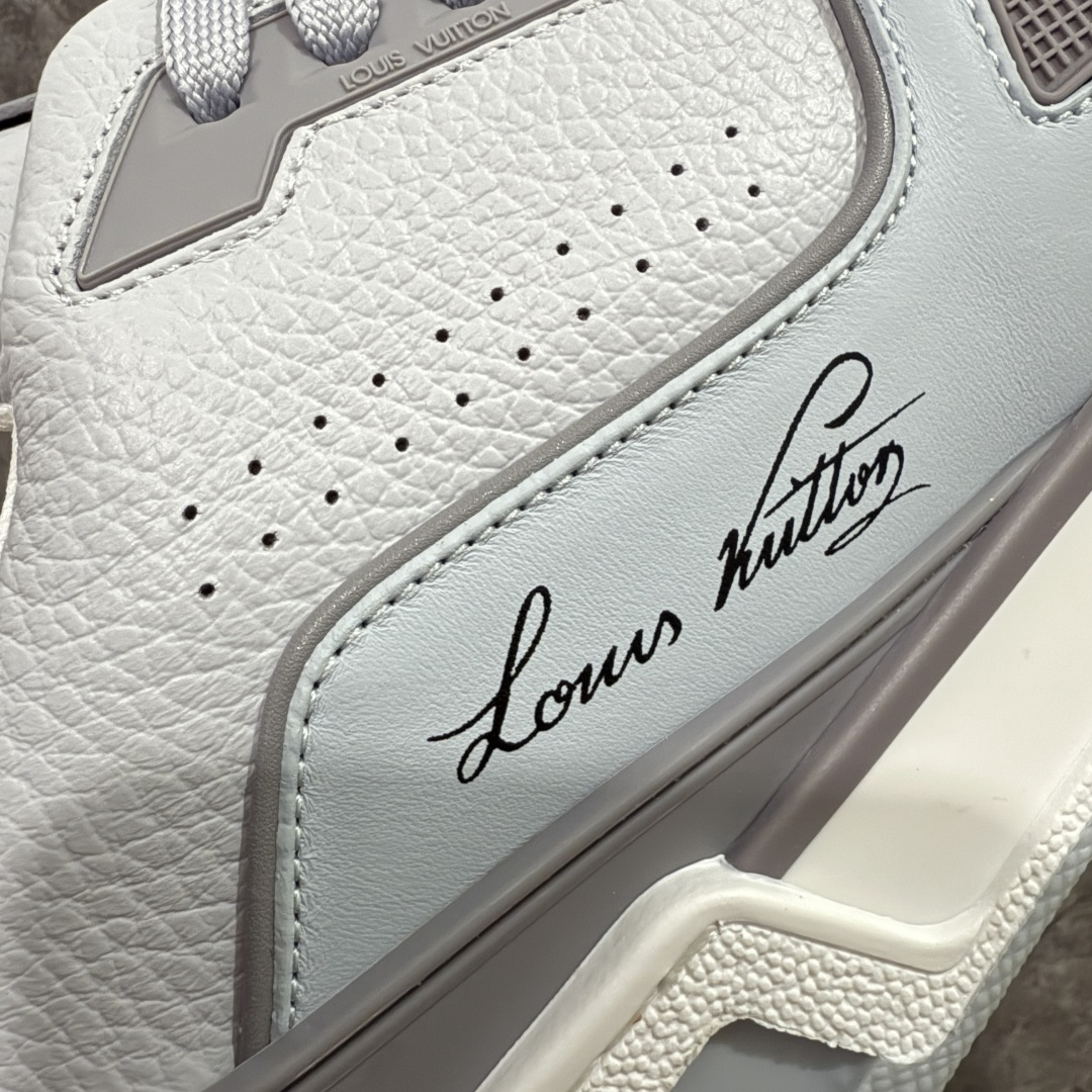 图片[4]-【天花板/Goat版】 市场最强版 没有之一的存在💪🏻 Louis Vuitton LV Trainer 系列全新版上架 手里有正品的可以对比下🆚懂货的看细节‼️ 此版品质是市场从未达到的新高度！ 整体版型 皮料 牛仔布的色差 压花纹路清晰度 后跟版型等等 都可以自行对比[机智]吊打市场所有货，怒甩十条街的那种，直接来正品对比图🆚，欢迎拿市场各大工厂的货来对比！ 尺码：35-45码-选品中心