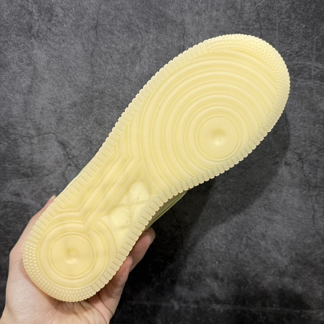 图片[9]-【Max原厂皮版】NOCTA×Nike Air Force 1 Low certified lover boy 经典 Drake联名 低帮空军一号休闲板鞋 CZ8065-800 顶级空军 皮料质感满分💯 超细腻纳帕头层软皮 吊打市场其他代号版本 全鞋电脑针车 工整有序 原厂港宝加持完美还原灵魂版型 原盒原配从里到外百分百还原 原厂全头层原厂皮料 原标原盒 内置Sole气垫 中底白色背胶 中底划线 已经无限的接近公司 原厂楦头 原厂刺绣 后跟弧度修正 正确中底四线防伪 尺码：36 36.5 37.5 38 38.5 39 40 40.5 41 42 42.5 43 44 44.5 45 46-选品中心