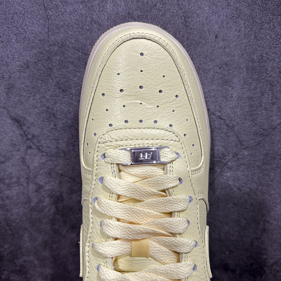 图片[5]-【Max原厂皮版】NOCTA×Nike Air Force 1 Low certified lover boy 经典 Drake联名 低帮空军一号休闲板鞋 CZ8065-800 顶级空军 皮料质感满分💯 超细腻纳帕头层软皮 吊打市场其他代号版本 全鞋电脑针车 工整有序 原厂港宝加持完美还原灵魂版型 原盒原配从里到外百分百还原 原厂全头层原厂皮料 原标原盒 内置Sole气垫 中底白色背胶 中底划线 已经无限的接近公司 原厂楦头 原厂刺绣 后跟弧度修正 正确中底四线防伪 尺码：36 36.5 37.5 38 38.5 39 40 40.5 41 42 42.5 43 44 44.5 45 46-选品中心