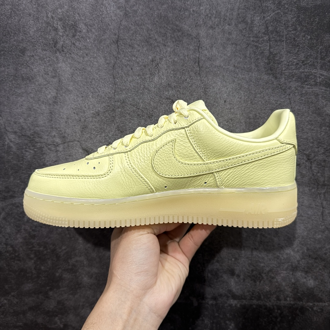 图片[2]-【Max原厂皮版】NOCTA×Nike Air Force 1 Low certified lover boy 经典 Drake联名 低帮空军一号休闲板鞋 CZ8065-800 顶级空军 皮料质感满分💯 超细腻纳帕头层软皮 吊打市场其他代号版本 全鞋电脑针车 工整有序 原厂港宝加持完美还原灵魂版型 原盒原配从里到外百分百还原 原厂全头层原厂皮料 原标原盒 内置Sole气垫 中底白色背胶 中底划线 已经无限的接近公司 原厂楦头 原厂刺绣 后跟弧度修正 正确中底四线防伪 尺码：36 36.5 37.5 38 38.5 39 40 40.5 41 42 42.5 43 44 44.5 45 46-选品中心