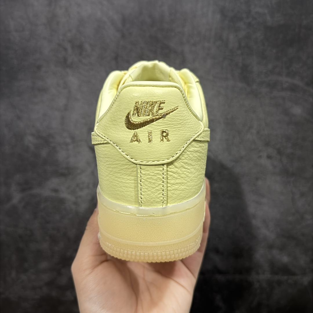 图片[4]-【Max原厂皮版】NOCTA×Nike Air Force 1 Low certified lover boy 经典 Drake联名 低帮空军一号休闲板鞋 CZ8065-800 顶级空军 皮料质感满分💯 超细腻纳帕头层软皮 吊打市场其他代号版本 全鞋电脑针车 工整有序 原厂港宝加持完美还原灵魂版型 原盒原配从里到外百分百还原 原厂全头层原厂皮料 原标原盒 内置Sole气垫 中底白色背胶 中底划线 已经无限的接近公司 原厂楦头 原厂刺绣 后跟弧度修正 正确中底四线防伪 尺码：36 36.5 37.5 38 38.5 39 40 40.5 41 42 42.5 43 44 44.5 45 46-选品中心