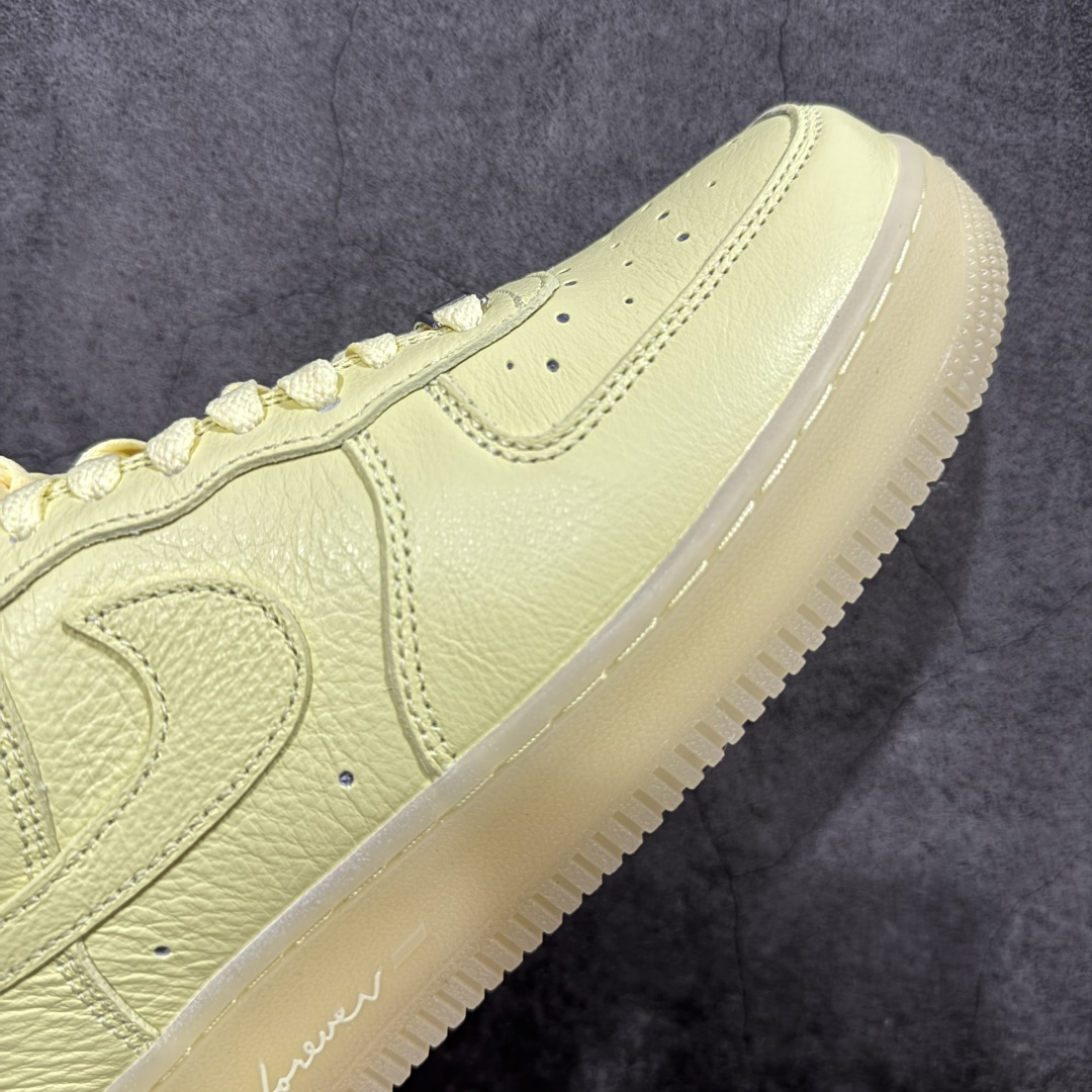 图片[6]-【Max原厂皮版】NOCTA×Nike Air Force 1 Low certified lover boy 经典 Drake联名 低帮空军一号休闲板鞋 CZ8065-800 顶级空军 皮料质感满分💯 超细腻纳帕头层软皮 吊打市场其他代号版本 全鞋电脑针车 工整有序 原厂港宝加持完美还原灵魂版型 原盒原配从里到外百分百还原 原厂全头层原厂皮料 原标原盒 内置Sole气垫 中底白色背胶 中底划线 已经无限的接近公司 原厂楦头 原厂刺绣 后跟弧度修正 正确中底四线防伪 尺码：36 36.5 37.5 38 38.5 39 40 40.5 41 42 42.5 43 44 44.5 45 46-选品中心