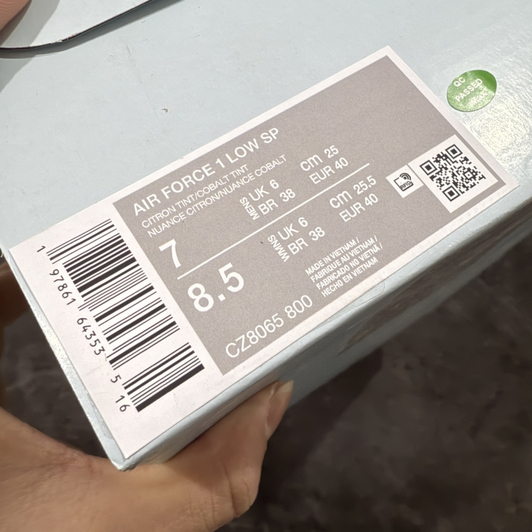 图片[9]-【Max原厂皮版】NOCTA×Nike Air Force 1 Low certified lover boy 经典 Drake联名 低帮空军一号休闲板鞋 CZ8065-800 顶级空军 皮料质感满分💯 超细腻纳帕头层软皮 吊打市场其他代号版本 全鞋电脑针车 工整有序 原厂港宝加持完美还原灵魂版型 原盒原配从里到外百分百还原 原厂全头层原厂皮料 原标原盒 内置Sole气垫 中底白色背胶 中底划线 已经无限的接近公司 原厂楦头 原厂刺绣 后跟弧度修正 正确中底四线防伪 尺码：36 36.5 37.5 38 38.5 39 40 40.5 41 42 42.5 43 44 44.5 45 46-选品中心