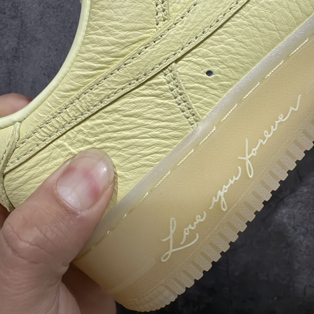 图片[3]-【Max原厂皮版】NOCTA×Nike Air Force 1 Low certified lover boy 经典 Drake联名 低帮空军一号休闲板鞋 CZ8065-800 顶级空军 皮料质感满分💯 超细腻纳帕头层软皮 吊打市场其他代号版本 全鞋电脑针车 工整有序 原厂港宝加持完美还原灵魂版型 原盒原配从里到外百分百还原 原厂全头层原厂皮料 原标原盒 内置Sole气垫 中底白色背胶 中底划线 已经无限的接近公司 原厂楦头 原厂刺绣 后跟弧度修正 正确中底四线防伪 尺码：36 36.5 37.5 38 38.5 39 40 40.5 41 42 42.5 43 44 44.5 45 46-选品中心