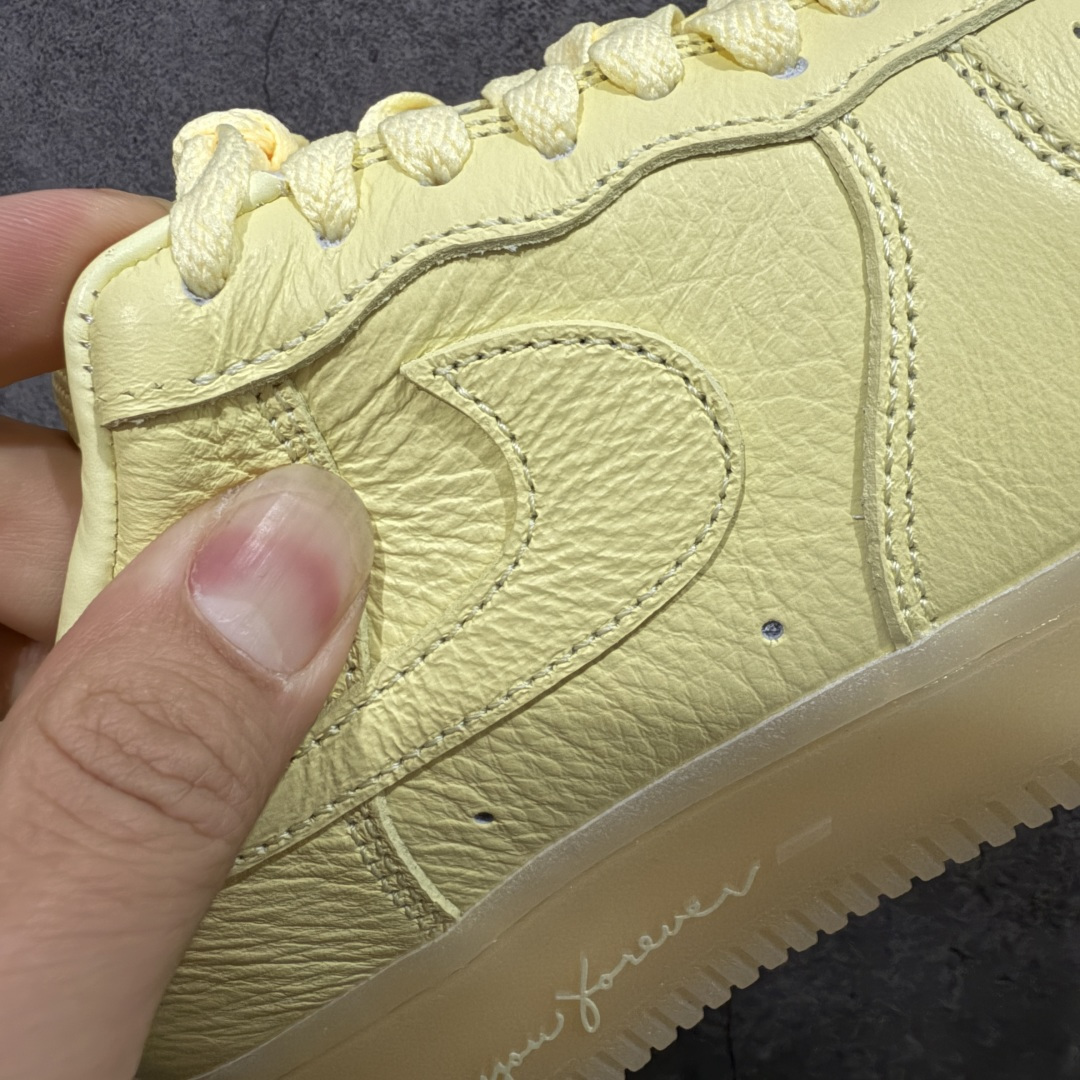 图片[4]-【Max原厂皮版】NOCTA×Nike Air Force 1 Low certified lover boy 经典 Drake联名 低帮空军一号休闲板鞋 CZ8065-800 顶级空军 皮料质感满分💯 超细腻纳帕头层软皮 吊打市场其他代号版本 全鞋电脑针车 工整有序 原厂港宝加持完美还原灵魂版型 原盒原配从里到外百分百还原 原厂全头层原厂皮料 原标原盒 内置Sole气垫 中底白色背胶 中底划线 已经无限的接近公司 原厂楦头 原厂刺绣 后跟弧度修正 正确中底四线防伪 尺码：36 36.5 37.5 38 38.5 39 40 40.5 41 42 42.5 43 44 44.5 45 46-选品中心