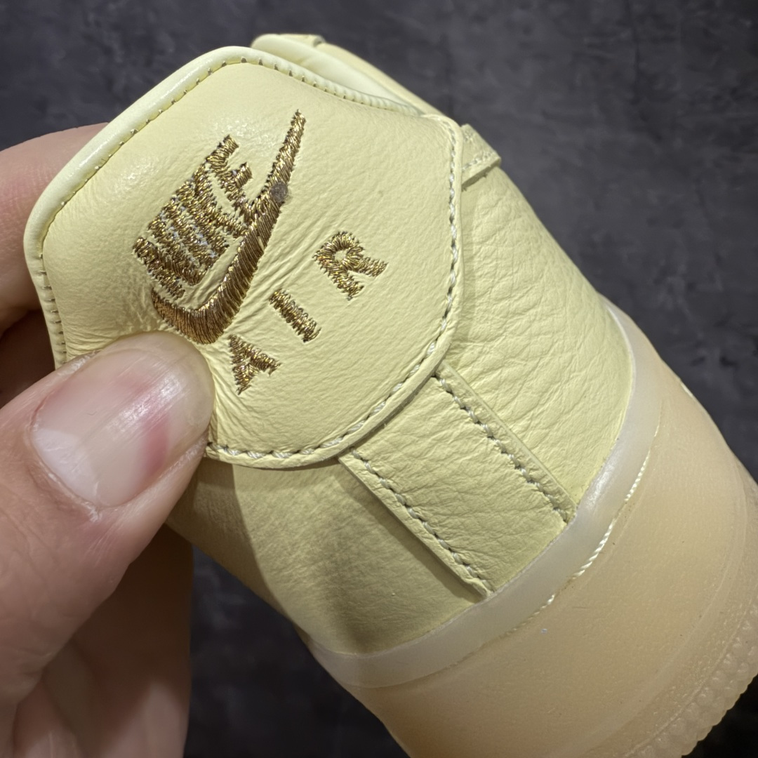 图片[2]-【Max原厂皮版】NOCTA×Nike Air Force 1 Low certified lover boy 经典 Drake联名 低帮空军一号休闲板鞋 CZ8065-800 顶级空军 皮料质感满分💯 超细腻纳帕头层软皮 吊打市场其他代号版本 全鞋电脑针车 工整有序 原厂港宝加持完美还原灵魂版型 原盒原配从里到外百分百还原 原厂全头层原厂皮料 原标原盒 内置Sole气垫 中底白色背胶 中底划线 已经无限的接近公司 原厂楦头 原厂刺绣 后跟弧度修正 正确中底四线防伪 尺码：36 36.5 37.5 38 38.5 39 40 40.5 41 42 42.5 43 44 44.5 45 46-选品中心