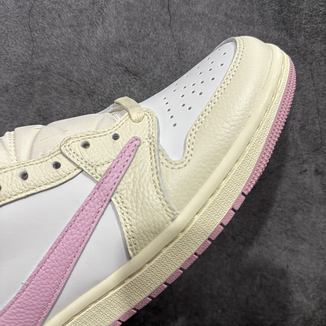 图片[6]-【原厂版】Air Jordan 1 x Travis Scott AJ1 x TS联名白粉倒钩低帮 IQ7604-100 超级强悍品质 可对比市场各大纯原版本 专业aj大厂出品 对细节的把控毋庸置疑 材料也是用最接近原鞋的头层皮料 所有地方都没有做到减配 原厂鞋楦打造完美鞋型 整体鞋型以及后跟做的弧度做的非常好 鞋带为原厂打蜡鞋带 粗细程度同步原鞋 裁片清洁度到位 无明显瑕疵毛边 免修产品 正确针车 该重针 该有尖角的地方都有做到 鞋价格非常香 转手可闭眼卖高价 到手各位就知道货有多好 绝对秒杀一切同价格货品 尺码：36-47.5-选品中心