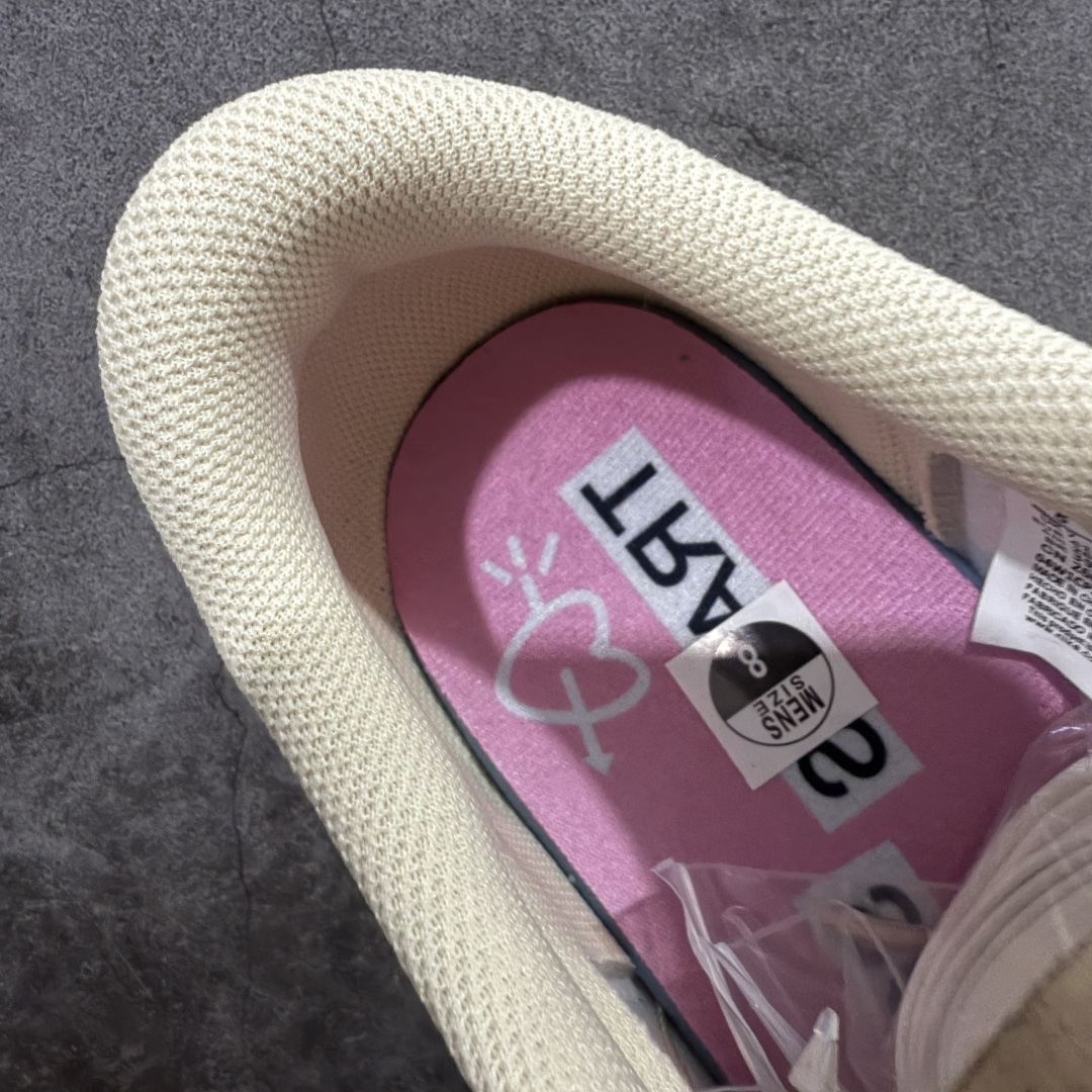 图片[9]-【原厂版】Air Jordan 1 x Travis Scott AJ1 x TS联名白粉倒钩低帮 IQ7604-100 超级强悍品质 可对比市场各大纯原版本 专业aj大厂出品 对细节的把控毋庸置疑 材料也是用最接近原鞋的头层皮料 所有地方都没有做到减配 原厂鞋楦打造完美鞋型 整体鞋型以及后跟做的弧度做的非常好 鞋带为原厂打蜡鞋带 粗细程度同步原鞋 裁片清洁度到位 无明显瑕疵毛边 免修产品 正确针车 该重针 该有尖角的地方都有做到 鞋价格非常香 转手可闭眼卖高价 到手各位就知道货有多好 绝对秒杀一切同价格货品 尺码：36-47.5-选品中心