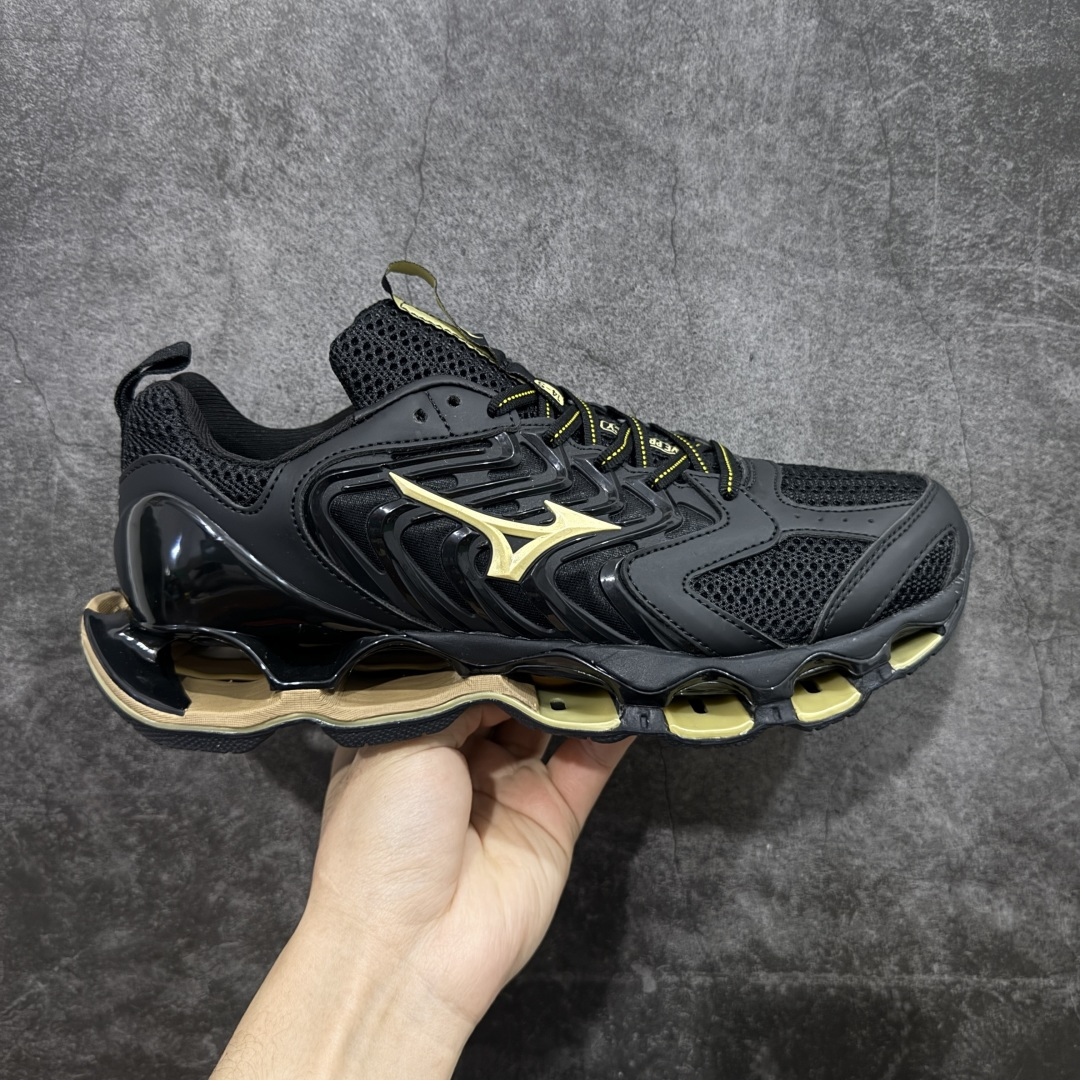 【纯原版】Mizuno 美津侬 WAVE PROPHECY 14S 复古时尚休闲舒适运动跑步鞋 美津浓WAVE机械缓震 可以说是机械缓震跑鞋科技的翘楚有着非凡的适应性,有着充分而持久的缓震能力和轻量化设计,是一双可以陪伴我们日常训练甚至是半马比赛的跑鞋,无论是“跑步初哥”还是“精英老鸟”,只要不是比较夸张的大体重人群,都可以穿着WAVE RIDER 来跑步。如果你不知道跑步穿什么鞋,不知道给别人推荐什么鞋,那么选“美津浓 ” 尺码:36-45-选品中心