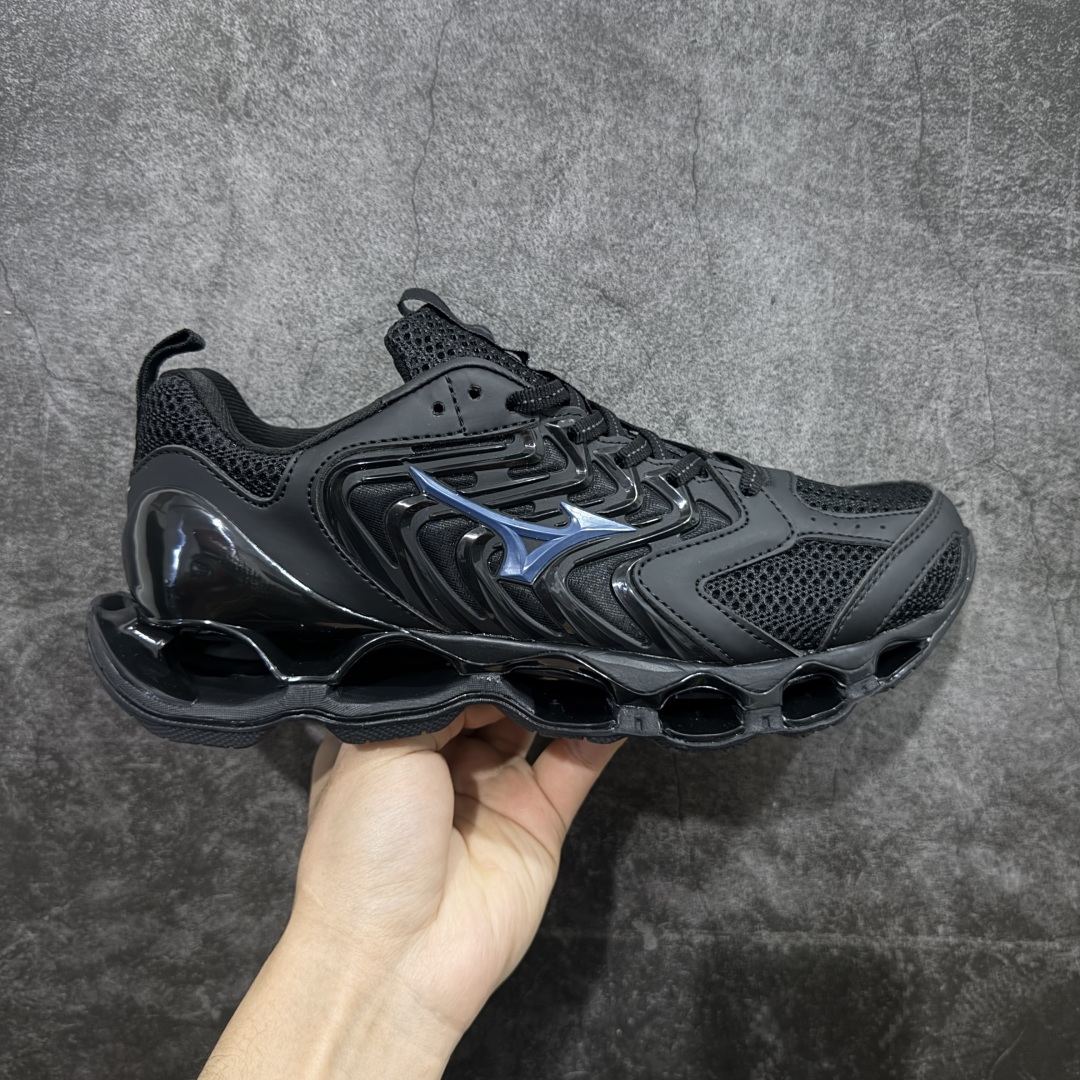 【纯原版】Mizuno 美津侬 WAVE PROPHECY 14S 复古时尚休闲舒适运动跑步鞋 美津浓WAVE机械缓震 可以说是机械缓震跑鞋科技的翘楚有着非凡的适应性,有着充分而持久的缓震能力和轻量化设计,是一双可以陪伴我们日常训练甚至是半马比赛的跑鞋,无论是“跑步初哥”还是“精英老鸟”,只要不是比较夸张的大体重人群,都可以穿着WAVE RIDER 来跑步。如果你不知道跑步穿什么鞋,不知道给别人推荐什么鞋,那么选“美津浓 ” 尺码:36-45-选品中心