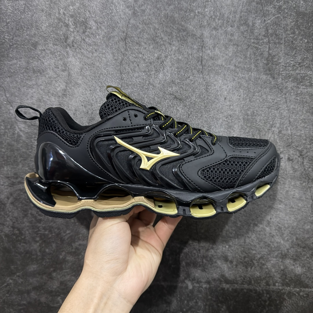 【纯原版】Mizuno 美津侬 WAVE PROPHECY 14S 复古时尚休闲舒适运动跑步鞋 美津浓WAVE机械缓震 可以说是机械缓震跑鞋科技的翘楚有着非凡的适应性,有着充分而持久的缓震能力和轻量化设计,是一双可以陪伴我们日常训练甚至是半马比赛的跑鞋,无论是“跑步初哥”还是“精英老鸟”,只要不是比较夸张的大体重人群,都可以穿着WAVE RIDER 来跑步。如果你不知道跑步穿什么鞋,不知道给别人推荐什么鞋,那么选“美津浓 ” 尺码:36-45-选品中心