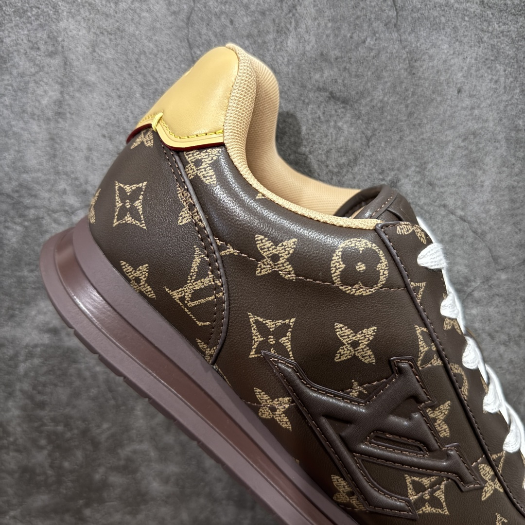 图片[7]-【YS纯原】莞产顶级 大厂出品 品控稳定 LOUIS VUITTON × NIGO 联名款 Buttersoft FW25 牛皮革 / 羊皮革 · 压纹 · 系带圆头 · 低帮 ✦ LV × Nigo 联名 FW25 最新 Buttersoft 系列 ✦ 菲董操刀设计，阿甘鞋轮廓融合面包鞋风格 ✦ 鞋型饱满但比例克制，上脚呈现慵懒高级感 ✦ 厚鞋舌＋宽鞋带结构 ✦ 鞋面采用头层牛皮＋羊皮革压纹 ✦ 皮质细腻，纹理自然，耐看耐穿 ✦ 鞋底为原版开模防滑 TPU 大底 ✦ 全系列暴力拆借 原版开发 ✦ 结构、比例与用料统一度高 尺码：35–45-选品中心