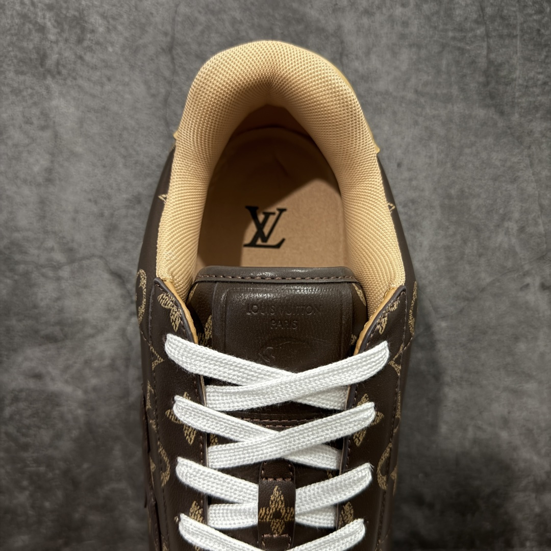 图片[8]-【YS纯原】莞产顶级 大厂出品 品控稳定 LOUIS VUITTON × NIGO 联名款 Buttersoft FW25 牛皮革 / 羊皮革 · 压纹 · 系带圆头 · 低帮 ✦ LV × Nigo 联名 FW25 最新 Buttersoft 系列 ✦ 菲董操刀设计，阿甘鞋轮廓融合面包鞋风格 ✦ 鞋型饱满但比例克制，上脚呈现慵懒高级感 ✦ 厚鞋舌＋宽鞋带结构 ✦ 鞋面采用头层牛皮＋羊皮革压纹 ✦ 皮质细腻，纹理自然，耐看耐穿 ✦ 鞋底为原版开模防滑 TPU 大底 ✦ 全系列暴力拆借 原版开发 ✦ 结构、比例与用料统一度高 尺码：35–45-选品中心