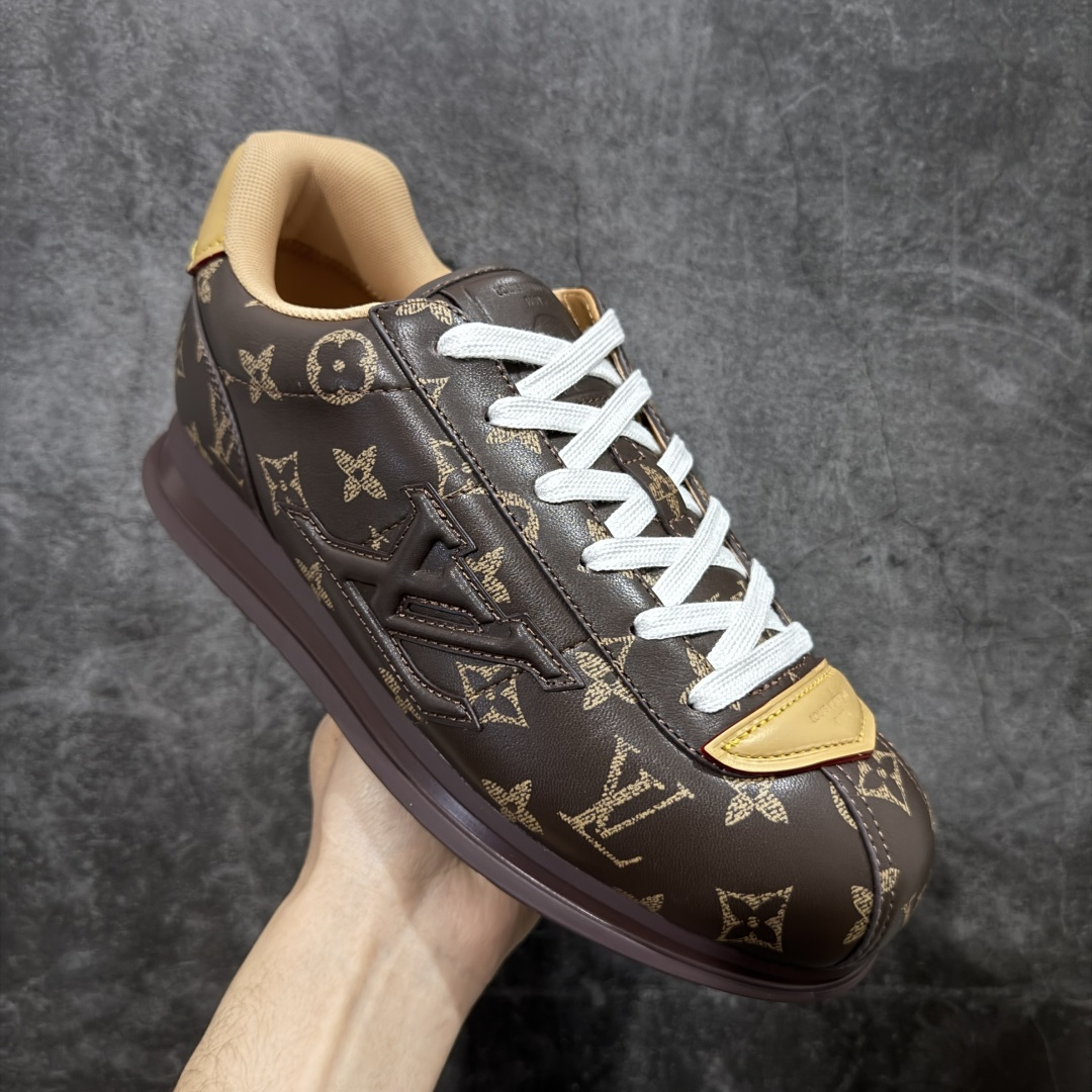 图片[3]-【YS纯原】莞产顶级 大厂出品 品控稳定 LOUIS VUITTON × NIGO 联名款 Buttersoft FW25 牛皮革 / 羊皮革 · 压纹 · 系带圆头 · 低帮 ✦ LV × Nigo 联名 FW25 最新 Buttersoft 系列 ✦ 菲董操刀设计，阿甘鞋轮廓融合面包鞋风格 ✦ 鞋型饱满但比例克制，上脚呈现慵懒高级感 ✦ 厚鞋舌＋宽鞋带结构 ✦ 鞋面采用头层牛皮＋羊皮革压纹 ✦ 皮质细腻，纹理自然，耐看耐穿 ✦ 鞋底为原版开模防滑 TPU 大底 ✦ 全系列暴力拆借 原版开发 ✦ 结构、比例与用料统一度高 尺码：35–45-选品中心