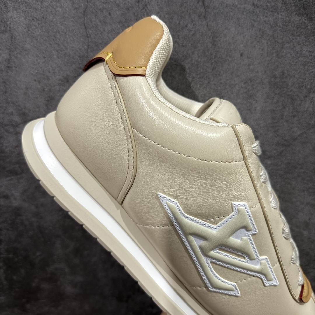 图片[7]-【YS纯原】莞产顶级 大厂出品 品控稳定 LOUIS VUITTON × NIGO 联名款 Buttersoft FW25 牛皮革 / 羊皮革 · 压纹 · 系带圆头 · 低帮 ✦ LV × Nigo 联名 FW25 最新 Buttersoft 系列 ✦ 菲董操刀设计，阿甘鞋轮廓融合面包鞋风格 ✦ 鞋型饱满但比例克制，上脚呈现慵懒高级感 ✦ 厚鞋舌＋宽鞋带结构 ✦ 鞋面采用头层牛皮＋羊皮革压纹 ✦ 皮质细腻，纹理自然，耐看耐穿 ✦ 鞋底为原版开模防滑 TPU 大底 ✦ 全系列暴力拆借 原版开发 ✦ 结构、比例与用料统一度高 尺码：35–45-选品中心