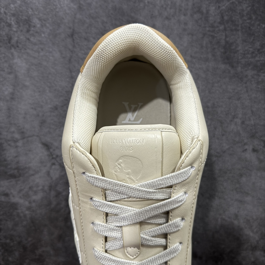 图片[8]-【YS纯原】莞产顶级 大厂出品 品控稳定 LOUIS VUITTON × NIGO 联名款 Buttersoft FW25 牛皮革 / 羊皮革 · 压纹 · 系带圆头 · 低帮 ✦ LV × Nigo 联名 FW25 最新 Buttersoft 系列 ✦ 菲董操刀设计，阿甘鞋轮廓融合面包鞋风格 ✦ 鞋型饱满但比例克制，上脚呈现慵懒高级感 ✦ 厚鞋舌＋宽鞋带结构 ✦ 鞋面采用头层牛皮＋羊皮革压纹 ✦ 皮质细腻，纹理自然，耐看耐穿 ✦ 鞋底为原版开模防滑 TPU 大底 ✦ 全系列暴力拆借 原版开发 ✦ 结构、比例与用料统一度高 尺码：35–45-选品中心