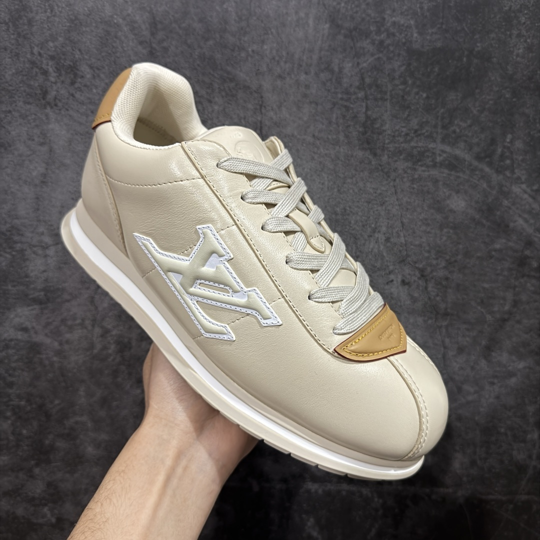 图片[3]-【YS纯原】莞产顶级 大厂出品 品控稳定 LOUIS VUITTON × NIGO 联名款 Buttersoft FW25 牛皮革 / 羊皮革 · 压纹 · 系带圆头 · 低帮 ✦ LV × Nigo 联名 FW25 最新 Buttersoft 系列 ✦ 菲董操刀设计，阿甘鞋轮廓融合面包鞋风格 ✦ 鞋型饱满但比例克制，上脚呈现慵懒高级感 ✦ 厚鞋舌＋宽鞋带结构 ✦ 鞋面采用头层牛皮＋羊皮革压纹 ✦ 皮质细腻，纹理自然，耐看耐穿 ✦ 鞋底为原版开模防滑 TPU 大底 ✦ 全系列暴力拆借 原版开发 ✦ 结构、比例与用料统一度高 尺码：35–45-选品中心