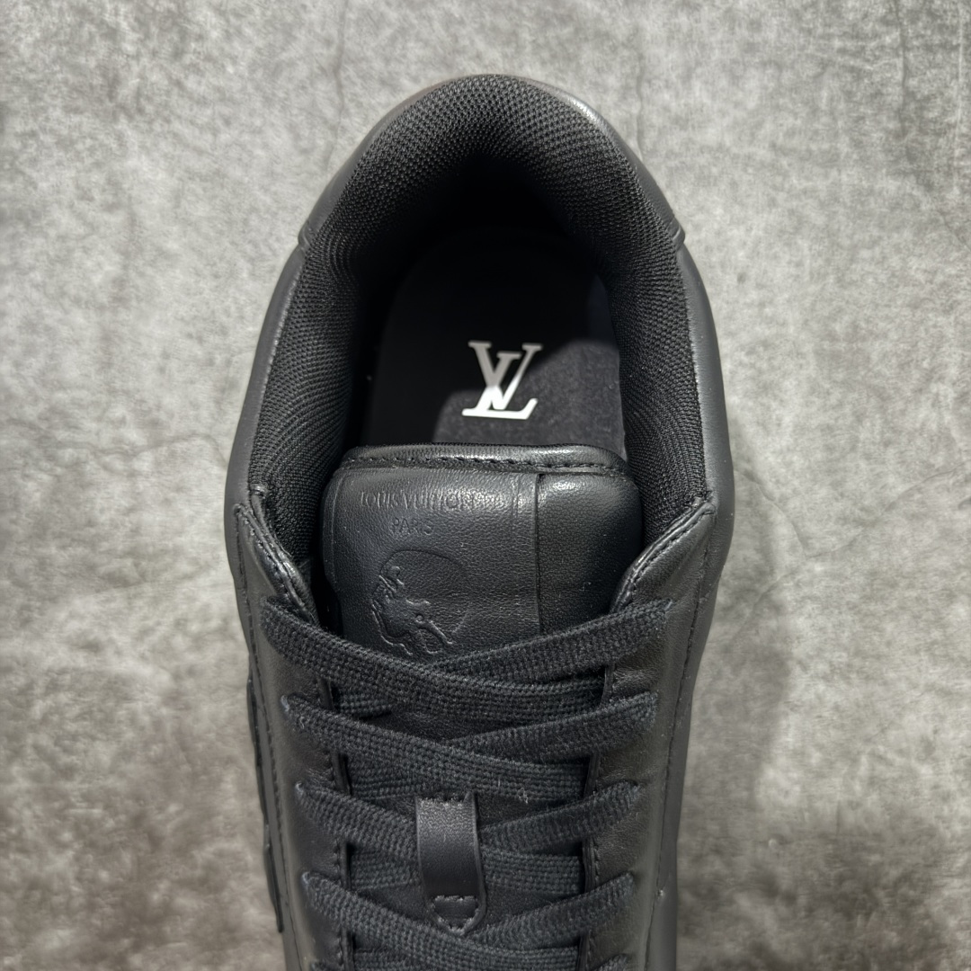 图片[8]-【YS纯原】莞产顶级 大厂出品 品控稳定 LOUIS VUITTON × NIGO 联名款 Buttersoft FW25 牛皮革 / 羊皮革 · 压纹 · 系带圆头 · 低帮 ✦ LV × Nigo 联名 FW25 最新 Buttersoft 系列 ✦ 菲董操刀设计，阿甘鞋轮廓融合面包鞋风格 ✦ 鞋型饱满但比例克制，上脚呈现慵懒高级感 ✦ 厚鞋舌＋宽鞋带结构 ✦ 鞋面采用头层牛皮＋羊皮革压纹 ✦ 皮质细腻，纹理自然，耐看耐穿 ✦ 鞋底为原版开模防滑 TPU 大底 ✦ 全系列暴力拆借 原版开发 ✦ 结构、比例与用料统一度高 尺码：35–45-选品中心