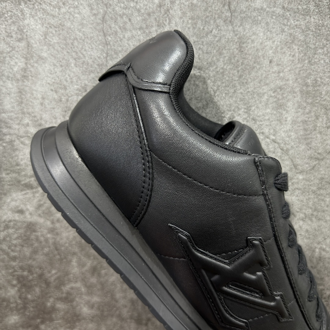 图片[7]-【YS纯原】莞产顶级 大厂出品 品控稳定 LOUIS VUITTON × NIGO 联名款 Buttersoft FW25 牛皮革 / 羊皮革 · 压纹 · 系带圆头 · 低帮 ✦ LV × Nigo 联名 FW25 最新 Buttersoft 系列 ✦ 菲董操刀设计，阿甘鞋轮廓融合面包鞋风格 ✦ 鞋型饱满但比例克制，上脚呈现慵懒高级感 ✦ 厚鞋舌＋宽鞋带结构 ✦ 鞋面采用头层牛皮＋羊皮革压纹 ✦ 皮质细腻，纹理自然，耐看耐穿 ✦ 鞋底为原版开模防滑 TPU 大底 ✦ 全系列暴力拆借 原版开发 ✦ 结构、比例与用料统一度高 尺码：35–45-选品中心