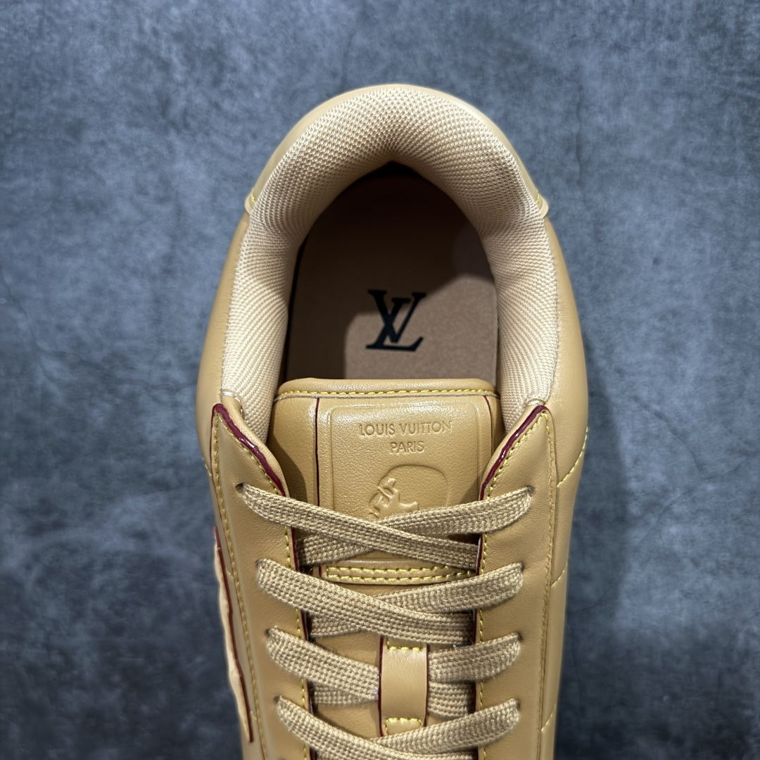 图片[8]-【YS纯原】莞产顶级 大厂出品 品控稳定 LOUIS VUITTON × NIGO 联名款 Buttersoft FW25 牛皮革 / 羊皮革 · 压纹 · 系带圆头 · 低帮 ✦ LV × Nigo 联名 FW25 最新 Buttersoft 系列 ✦ 菲董操刀设计，阿甘鞋轮廓融合面包鞋风格 ✦ 鞋型饱满但比例克制，上脚呈现慵懒高级感 ✦ 厚鞋舌＋宽鞋带结构 ✦ 鞋面采用头层牛皮＋羊皮革压纹 ✦ 皮质细腻，纹理自然，耐看耐穿 ✦ 鞋底为原版开模防滑 TPU 大底 ✦ 全系列暴力拆借 原版开发 ✦ 结构、比例与用料统一度高 尺码：35–45-选品中心