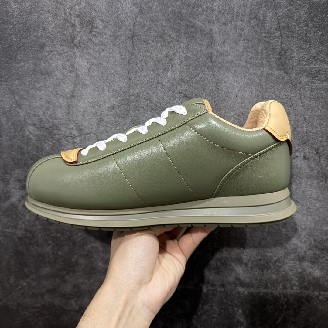 图片[2]-【YS纯原】莞产顶级 大厂出品 品控稳定 LOUIS VUITTON × NIGO 联名款 Buttersoft FW25 牛皮革 / 羊皮革 · 压纹 · 系带圆头 · 低帮 ✦ LV × Nigo 联名 FW25 最新 Buttersoft 系列 ✦ 菲董操刀设计，阿甘鞋轮廓融合面包鞋风格 ✦ 鞋型饱满但比例克制，上脚呈现慵懒高级感 ✦ 厚鞋舌＋宽鞋带结构 ✦ 鞋面采用头层牛皮＋羊皮革压纹 ✦ 皮质细腻，纹理自然，耐看耐穿 ✦ 鞋底为原版开模防滑 TPU 大底 ✦ 全系列暴力拆借 原版开发 ✦ 结构、比例与用料统一度高 尺码：35–45-选品中心