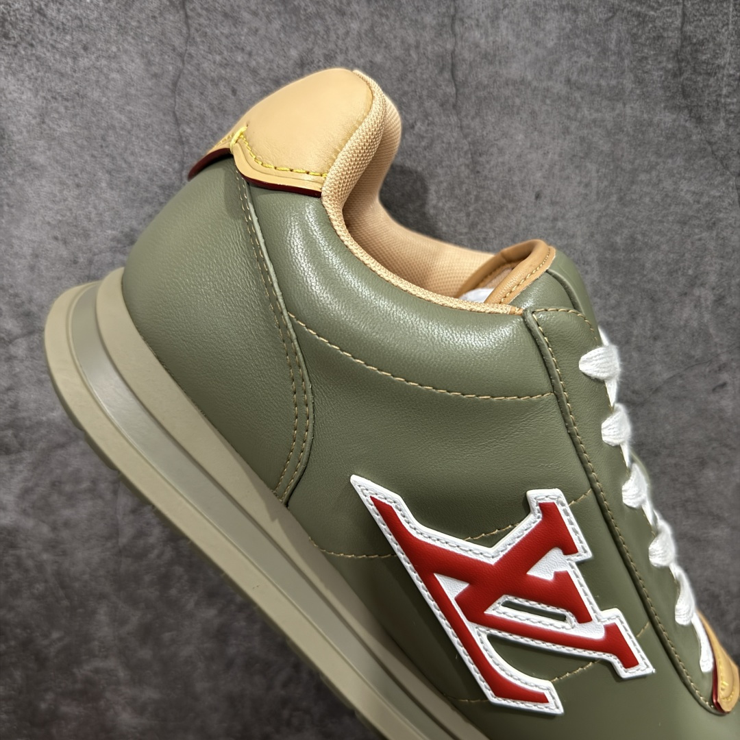 图片[7]-【YS纯原】莞产顶级 大厂出品 品控稳定 LOUIS VUITTON × NIGO 联名款 Buttersoft FW25 牛皮革 / 羊皮革 · 压纹 · 系带圆头 · 低帮 ✦ LV × Nigo 联名 FW25 最新 Buttersoft 系列 ✦ 菲董操刀设计，阿甘鞋轮廓融合面包鞋风格 ✦ 鞋型饱满但比例克制，上脚呈现慵懒高级感 ✦ 厚鞋舌＋宽鞋带结构 ✦ 鞋面采用头层牛皮＋羊皮革压纹 ✦ 皮质细腻，纹理自然，耐看耐穿 ✦ 鞋底为原版开模防滑 TPU 大底 ✦ 全系列暴力拆借 原版开发 ✦ 结构、比例与用料统一度高 尺码：35–45-选品中心