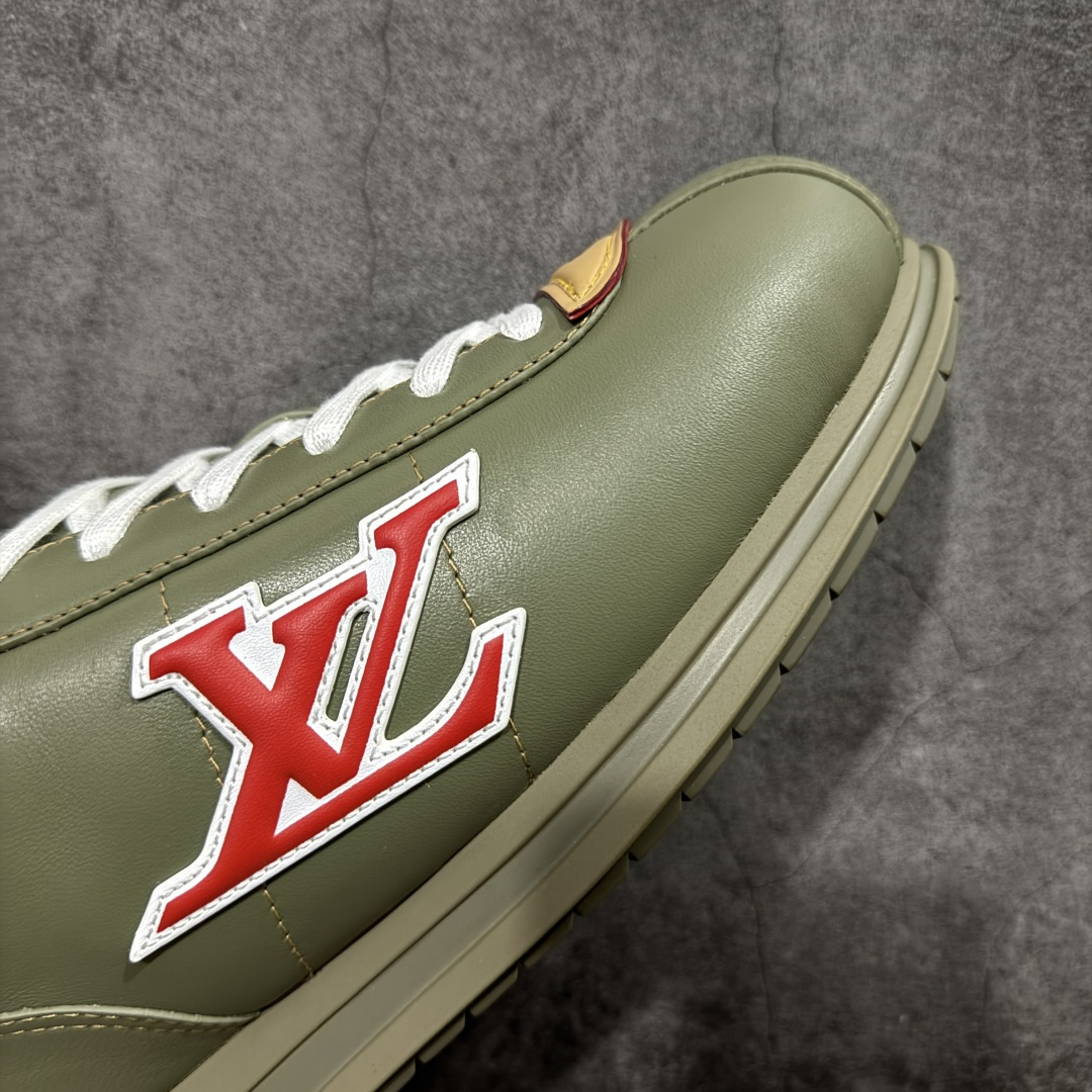 图片[6]-【YS纯原】莞产顶级 大厂出品 品控稳定 LOUIS VUITTON × NIGO 联名款 Buttersoft FW25 牛皮革 / 羊皮革 · 压纹 · 系带圆头 · 低帮 ✦ LV × Nigo 联名 FW25 最新 Buttersoft 系列 ✦ 菲董操刀设计，阿甘鞋轮廓融合面包鞋风格 ✦ 鞋型饱满但比例克制，上脚呈现慵懒高级感 ✦ 厚鞋舌＋宽鞋带结构 ✦ 鞋面采用头层牛皮＋羊皮革压纹 ✦ 皮质细腻，纹理自然，耐看耐穿 ✦ 鞋底为原版开模防滑 TPU 大底 ✦ 全系列暴力拆借 原版开发 ✦ 结构、比例与用料统一度高 尺码：35–45-选品中心