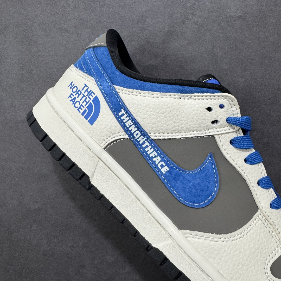图片[6]-【定制版】2026新款定制限量发售Nike SB Dunk Low“北面联名限定——白灰蓝麂皮” 白灰蓝三色拼接高级感十足 #高端定制 低帮休闲板鞋 定制鞋盒 大厂纯原品质出货 超高清洁度 皮料切割干净无任何毛边 细节完美 货号：TX1688-018 尺码：36 36.5 37.5 38 38.5 39 40 40.5 41 42 42.5 43 44 44.5 45-选品中心