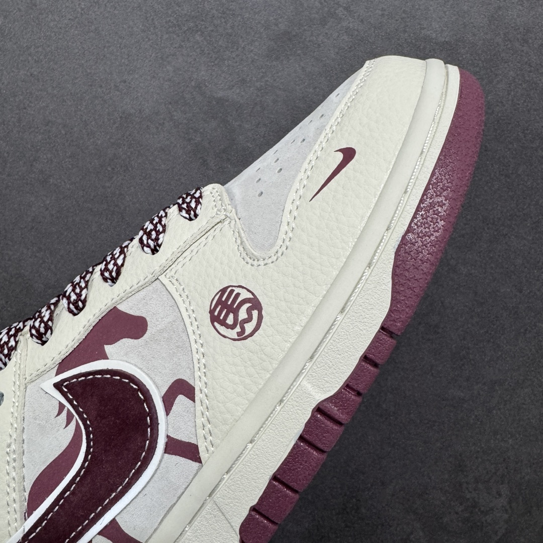 图片[5]-【定制版】Nike Dunk Low Retro 马年限定 周年高端定制 低帮休闲板鞋 #定制鞋盒 大厂纯原品质出货 超高清洁度 皮料切割干净无任何毛边 细节完美 货号：DN3168-011 尺码：36 36.5 37.5 38 38.5 39 40 40.5 41 42 42.5 43 44 44.5 45-选品中心