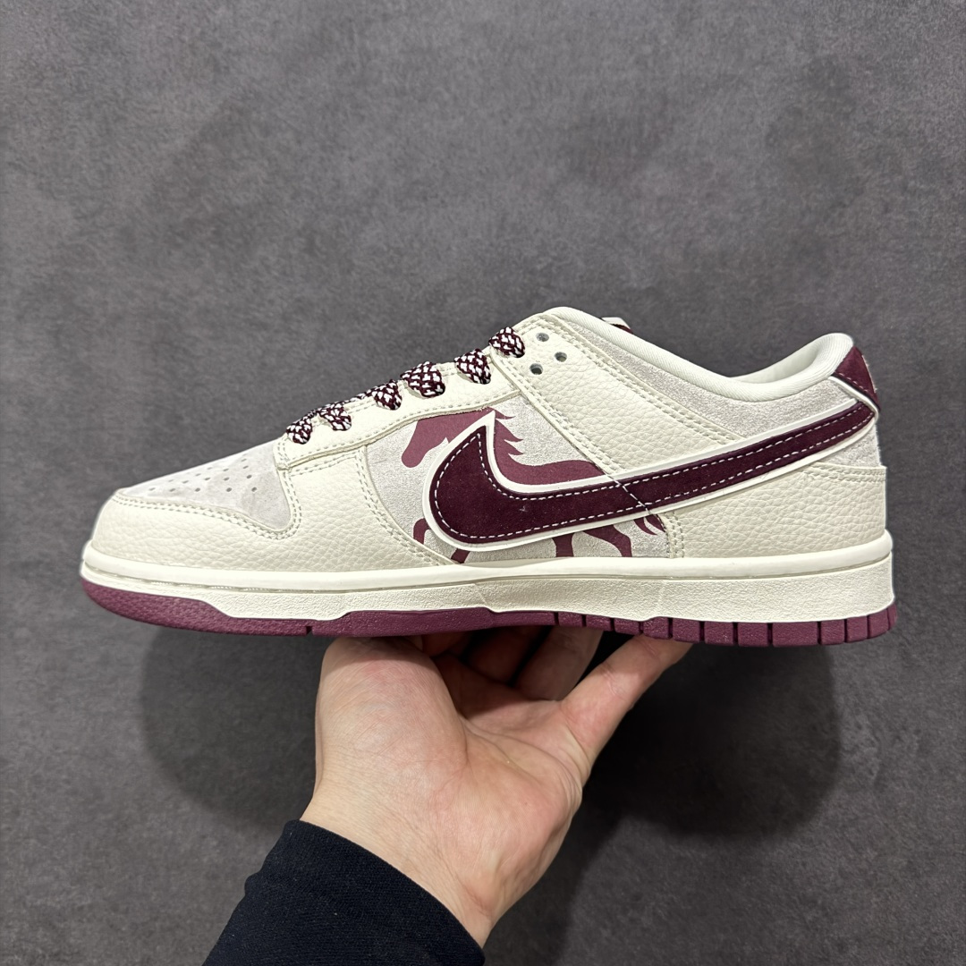 图片[2]-【定制版】Nike Dunk Low Retro 马年限定 周年高端定制 低帮休闲板鞋 #定制鞋盒 大厂纯原品质出货 超高清洁度 皮料切割干净无任何毛边 细节完美 货号：DN3168-011 尺码：36 36.5 37.5 38 38.5 39 40 40.5 41 42 42.5 43 44 44.5 45-选品中心
