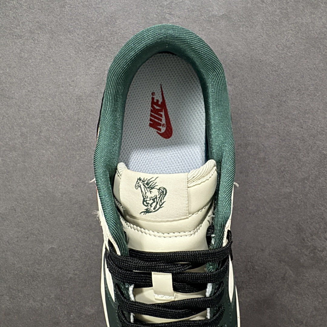 图片[7]-【定制版】Nike SB Dunk Low“马年限定——苔绿奶杏” 高端私人定制 低帮休闲板鞋 定制鞋盒 大厂纯原品质出货 超高清洁度 皮料切割干净无任何毛边 细节完美 货号：NH0601-483 尺码：36 36.5 37.5 38 38.5 39 40 40.5 41 42 42.5 43 44 44.5 45-选品中心