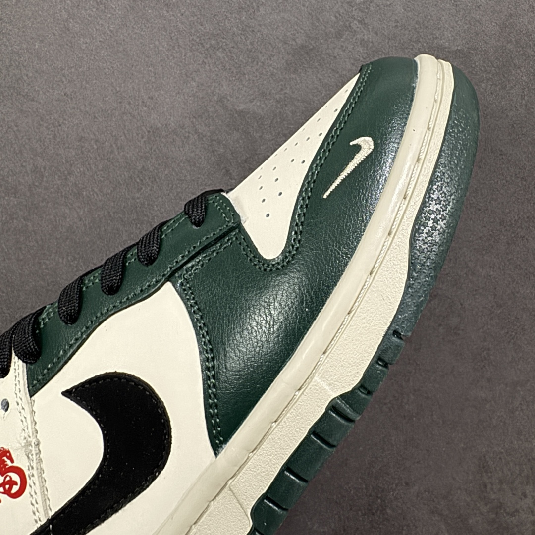 图片[5]-【定制版】Nike SB Dunk Low“马年限定——苔绿奶杏” 高端私人定制 低帮休闲板鞋 定制鞋盒 大厂纯原品质出货 超高清洁度 皮料切割干净无任何毛边 细节完美 货号：NH0601-483 尺码：36 36.5 37.5 38 38.5 39 40 40.5 41 42 42.5 43 44 44.5 45-选品中心