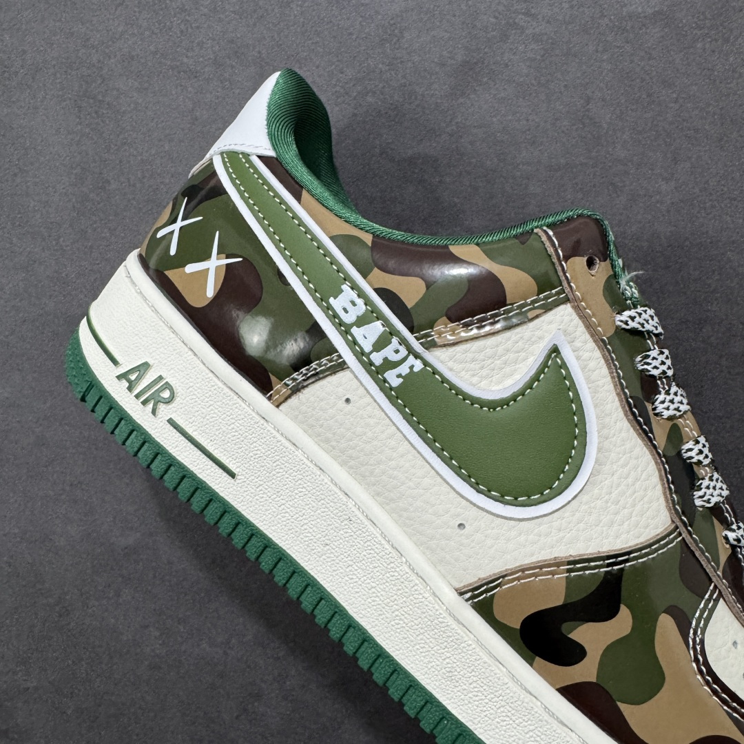 图片[6]-【定制版】Nike Air Force 1 Low × BAPE联名款SY1388-032重磅来袭！ 采用头层皮质拼接迷彩印花材质，质感与颜值双重在线；标志性Swoosh融入BAPE品牌元素，XX潮标加持，设计感拉满。经典Air气垫中底，兼顾缓震性能与穿着舒适度，日常出行、街头出片都适配。白绿迷彩的配色方案不挑穿搭，百搭属性拉满，是潮鞋收藏者与穿搭爱好者的不二之选，入手这双，解锁属于你的潮流新姿态！ 尺码：36-45带半码-选品中心