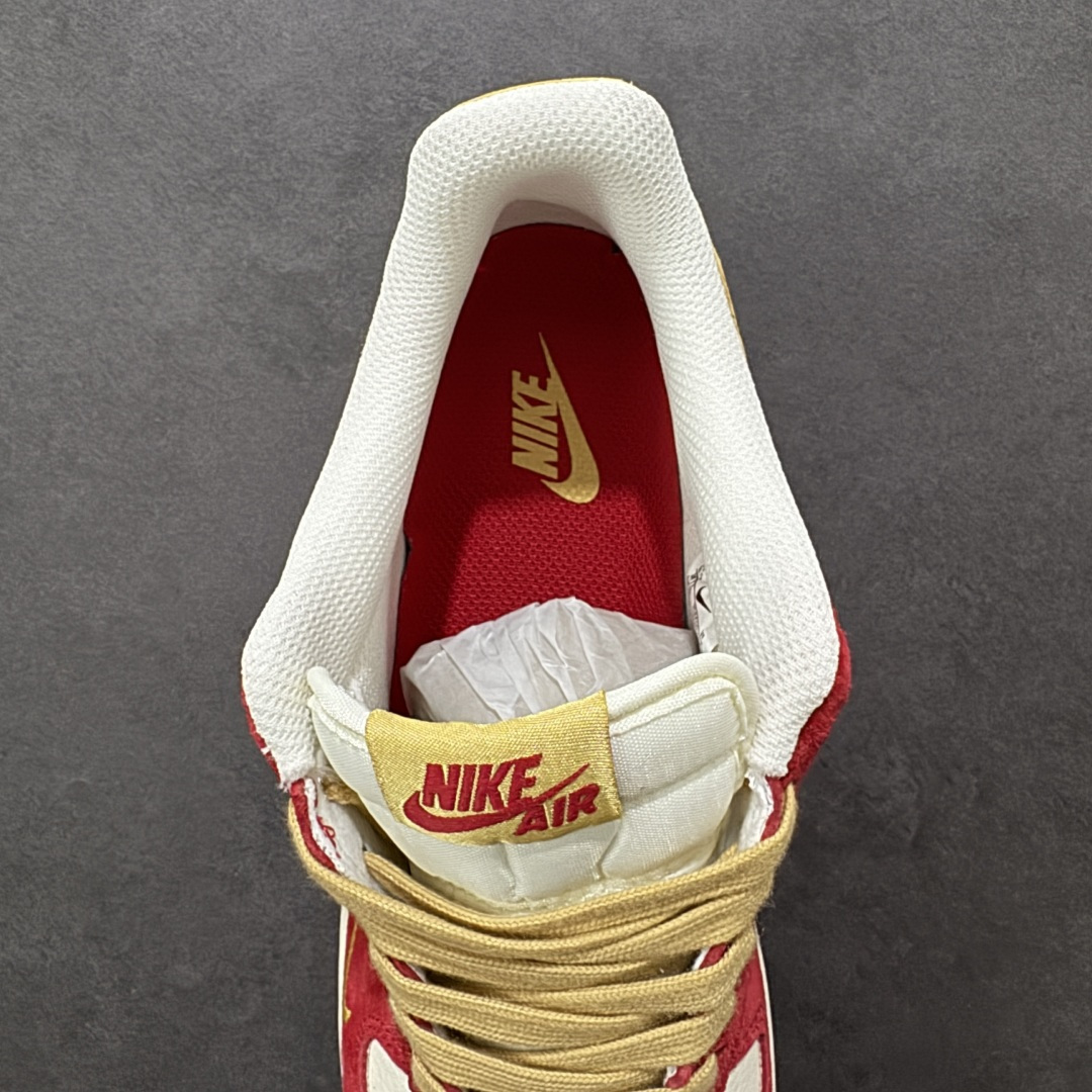 图片[7]-【定制版】Nike Air Force 1 \’07 Low “马年限定-红金” 高端定制，正红麂皮 + 暖金勾标，鞋侧满印 “马” 字暗纹 + 绣金 “福马” 图腾，细节处全是精致感； 低帮休闲板鞋 定制鞋盒 大厂纯原品质出货 超高清洁度 皮料切割干净无任何毛边 细节完美 货号：XD0028-014 尺码：36 36.5 37.5 38 38.5 39 40 40.5 41 42 42.5 43 44 44.5 45-选品中心