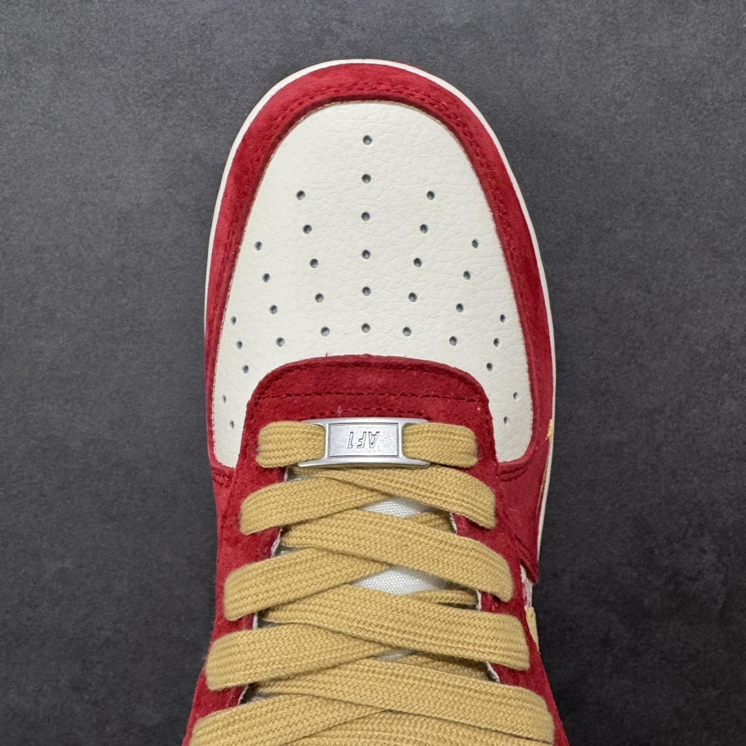 图片[8]-【定制版】Nike Air Force 1 \’07 Low “马年限定-红金” 高端定制，正红麂皮 + 暖金勾标，鞋侧满印 “马” 字暗纹 + 绣金 “福马” 图腾，细节处全是精致感； 低帮休闲板鞋 定制鞋盒 大厂纯原品质出货 超高清洁度 皮料切割干净无任何毛边 细节完美 货号：XD0028-014 尺码：36 36.5 37.5 38 38.5 39 40 40.5 41 42 42.5 43 44 44.5 45-选品中心