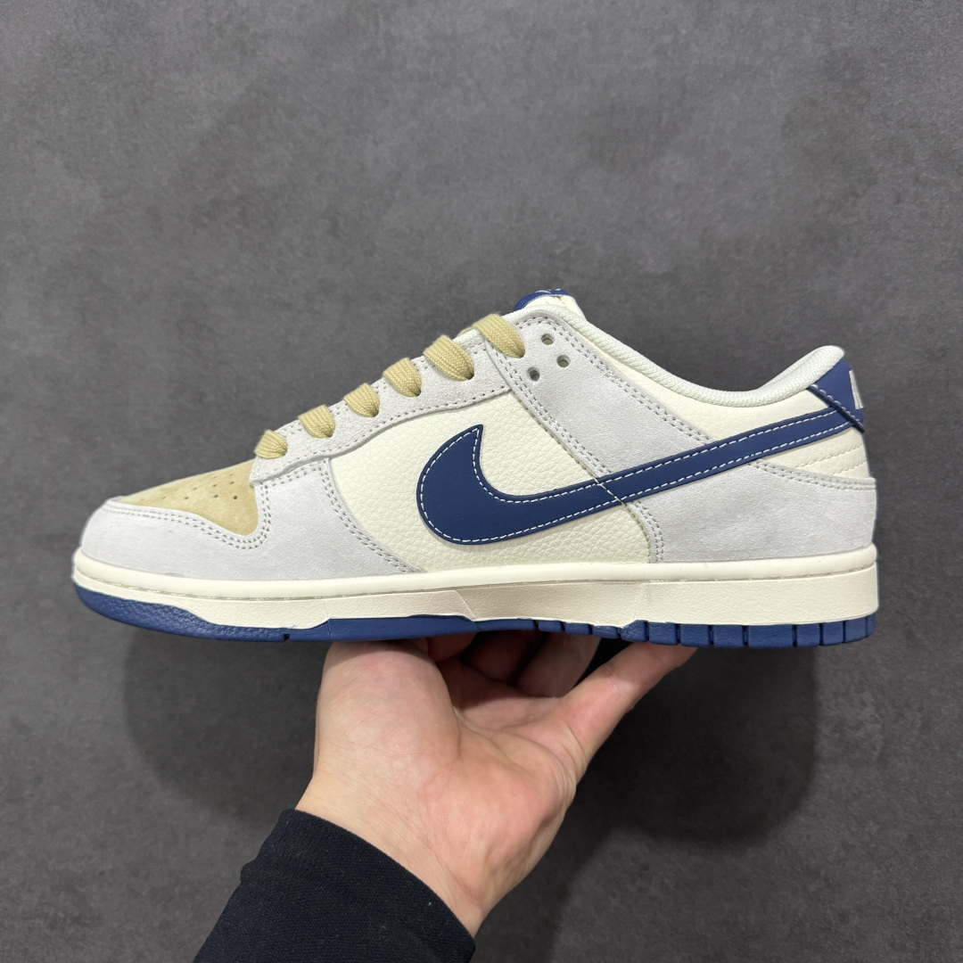 图片[2]-【定制版】Nike Dunk Low 2026 丙午马年限定款 标识融入马形图案 + 中式纹样，搭配 “丙午” 纪年印章标识，强化了中式美学与新年生肖主题的融合；采用浅灰、米白、藏蓝的低饱和色调组合，风格雅致简约，既契合中式复古质感，又兼顾日常穿搭的适配性，同时红色细节点缀凸显新年氛围。Swoosh 区域的马形 + 纹样采用印花 / 刺绣工艺呈现，“丙午” 纪年印章以红色标识点缀，提升了鞋款的主题辨识度与精致度 货号：LX1988-812 尺码：36-45(带半码)-选品中心