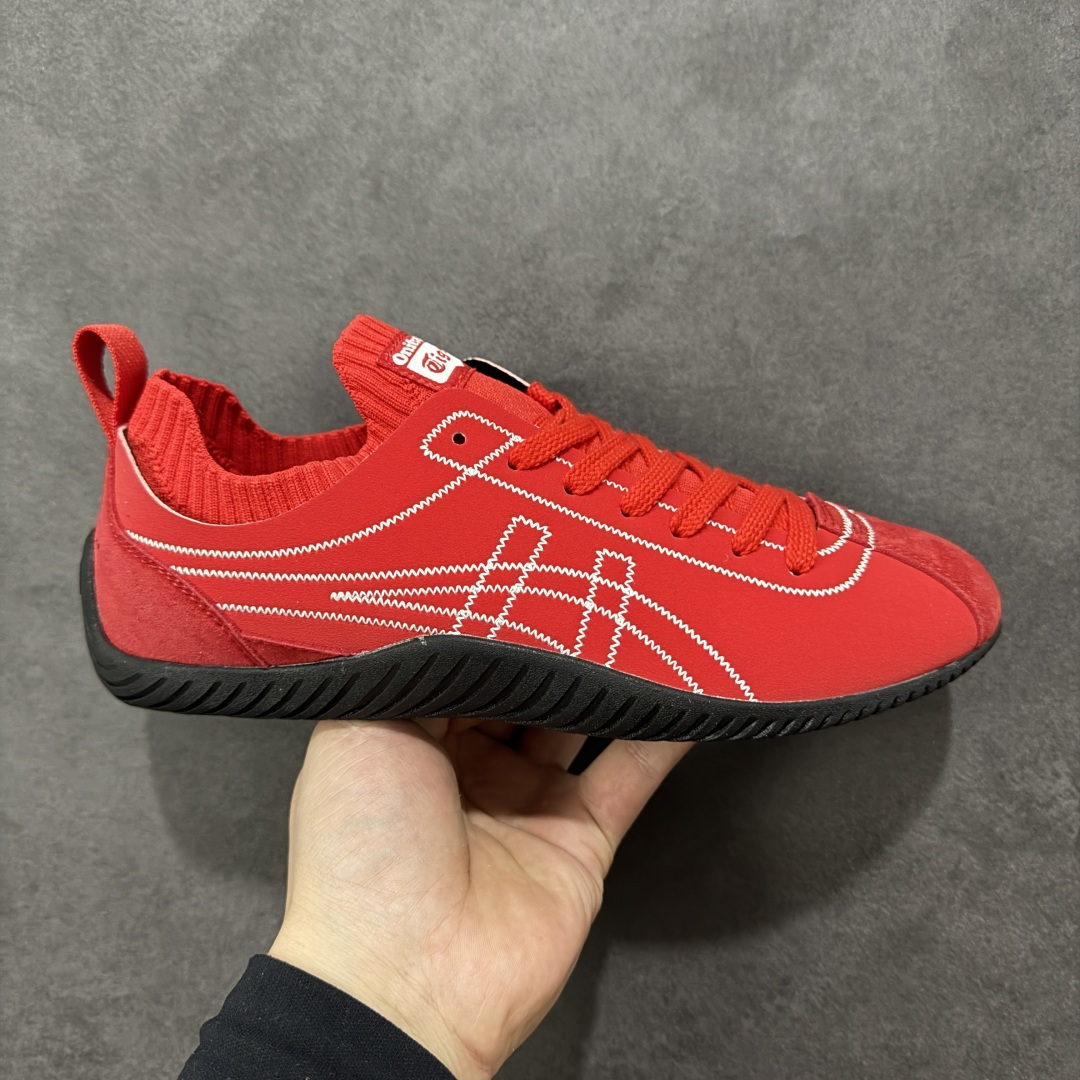 【公司级】亚瑟士 ONITSUKA TIGER鬼塚虎 SCLAW 轻便舒适 防滑耐磨透气支撑 低帮 生活休闲鞋 男女同款,复古美学极简风格,配色独具个性又超级好看。鞋口织物收口,经典鞋袜一体,明线设计标志性 logo,太亮眼啦!整体采用织物和柔软皮革拼接,时尚质感满满。关键是上脚舒服得不得了,巨好穿!不管是日常搭配还是运动,它都能完美胜任。别再犹豫,赶紧把它带回家!#鬼塚虎#明星同款 #舒适好穿 #夏日宝藏透气蓝球鞋 #夏日宝藏休闲老爹鞋#酷飒男女情侣款宝藏鞋。 尺码:36-45 货号:1183B969-选品中心