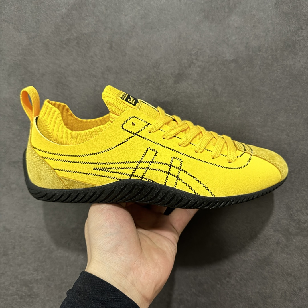 【公司级】亚瑟士 ONITSUKA TIGER鬼塚虎 SCLAW 轻便舒适 防滑耐磨透气支撑 低帮 生活休闲鞋 男女同款，复古美学极简风格，配色独具个性又超级好看。鞋口织物收口，经典鞋袜一体，明线设计标志性 logo，太亮眼啦！整体采用织物和柔软皮革拼接，时尚质感满满。关键是上脚舒服得不得了，巨好穿！不管是日常搭配还是运动，它都能完美胜任。别再犹豫，赶紧把它带回家！#鬼塚虎#明星同款 #舒适好穿 #夏日宝藏透气蓝球鞋 #夏日宝藏休闲老爹鞋#酷飒男女情侣款宝藏鞋。 尺码：36-45 货号：1183B969-选品中心