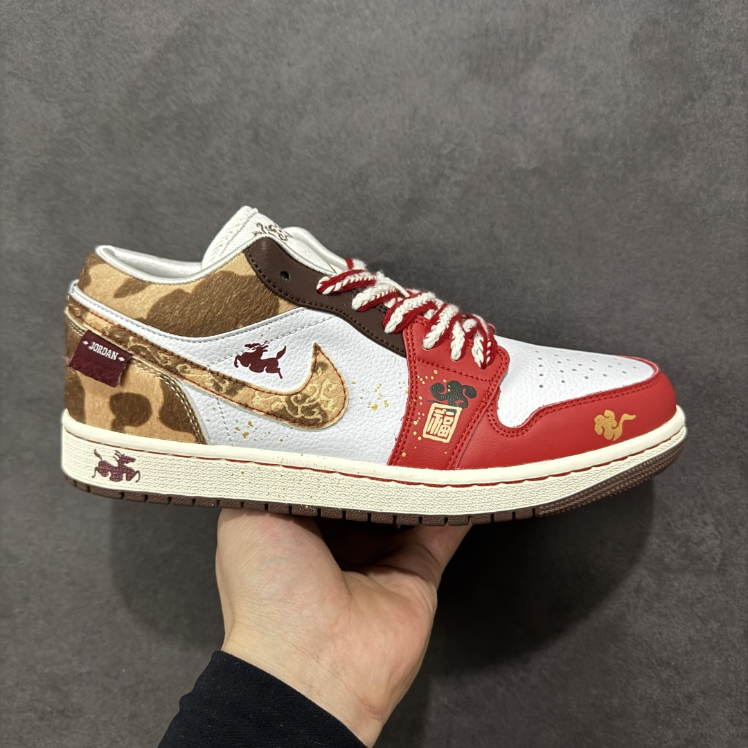 【K版纯原】Air Jordan AJ1 Low 低帮 马年限定 红金福马 IQ5321-121 全新流水线出品 市场第二梯队最强版 全部原鞋开发 原楦原纸板开发 全鞋电脑针车 原厂内置全掌气垫 原盒内在原标 唯一Zp原版鞋带绑法 免检产品 全新2022版型 全头层皮料 完美零毛边处理 原厂配置全掌气垫 价格定位良心 新配色陆续出货 尺码：36-46-选品中心
