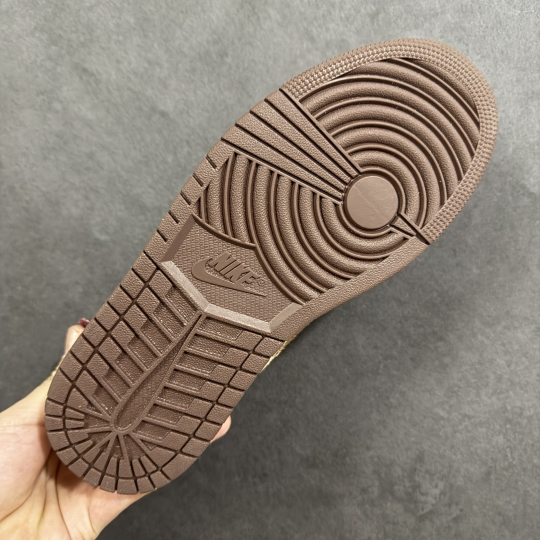 图片[9]-【K版纯原】Air Jordan AJ1 Low 低帮 马年限定 红金福马 IQ5321-121 全新流水线出品 市场第二梯队最强版 全部原鞋开发 原楦原纸板开发 全鞋电脑针车 原厂内置全掌气垫 原盒内在原标 唯一Zp原版鞋带绑法 免检产品 全新2022版型 全头层皮料 完美零毛边处理 原厂配置全掌气垫 价格定位良心 新配色陆续出货 尺码：36-46-选品中心