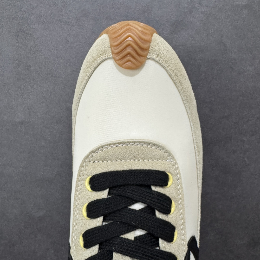 图片[8]-【公司级】罗意威Loewe Ballet Runner 25ss 春季新款爆款芭蕾舞鞋 2.0系列 阿甘复古风德训薄底百搭休闲运动鞋 外贸出口订单广东原厂 作为Loewe的标志性设计超柔软 轻便且灵活的鞋底新的波浪纹理橡胶外底 延伸至鞋头升级的柔软皮革内衬和鞋床 提供最大舒适感后跟有3D注塑橡胶徽标 真皮和皮料混搭彰显复古风格 内增高拼色德训鞋阿甘鞋小白鞋 拼色拼接鞋面非常高级隐藏式小内增高 脚后跟设计新颖柔软舒适 会被评为年度最舒适的暴走鞋如履平地 原版细节鞋面由进口皮牛皮原版布拼接 牛皮垫脚原版定制磨具组合大底原盒包装 内娱明星杨幂等众多同款上脚小红书一系列素材图极具爆款 货号：L815282X39 8094 尺码：35 36 37 38 39 40 41 42 43 44 45-选品中心